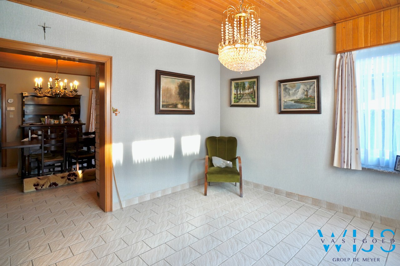 Halfopen bebouwing met vernieuwd dak en topligging in hartje Evergem ! 