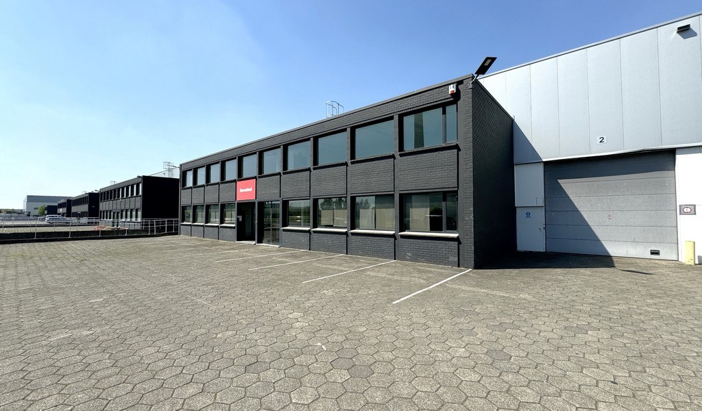 Logistieke loods met kantoor te huur in Bornem