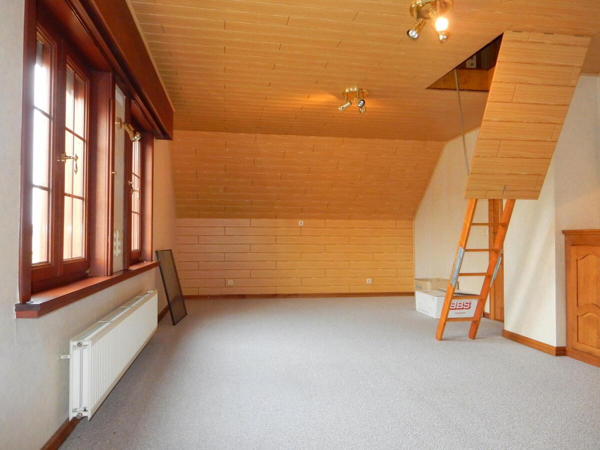 Charmante fermette met 2 garages 