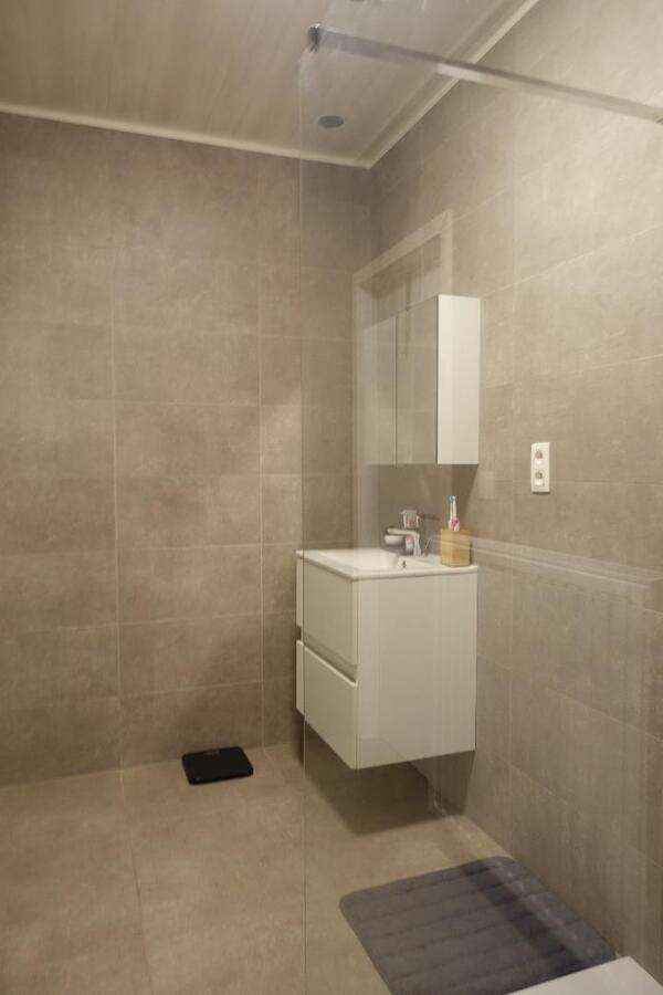 Instapklare woning met zonnige tuin in het centrum van Eernegem 