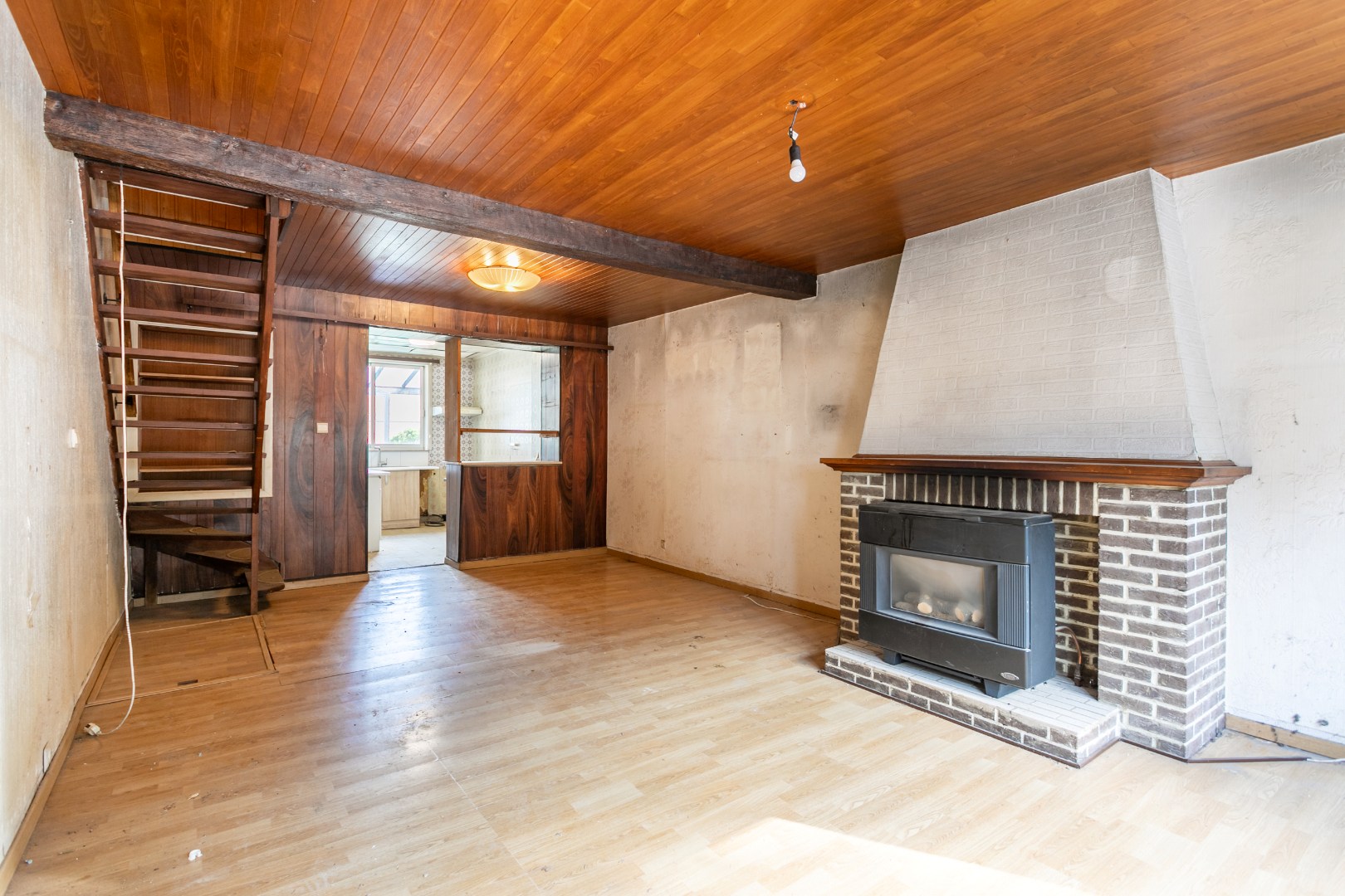 Te renoveren woning te Buizingen met veel potentieel op 1a35ca 