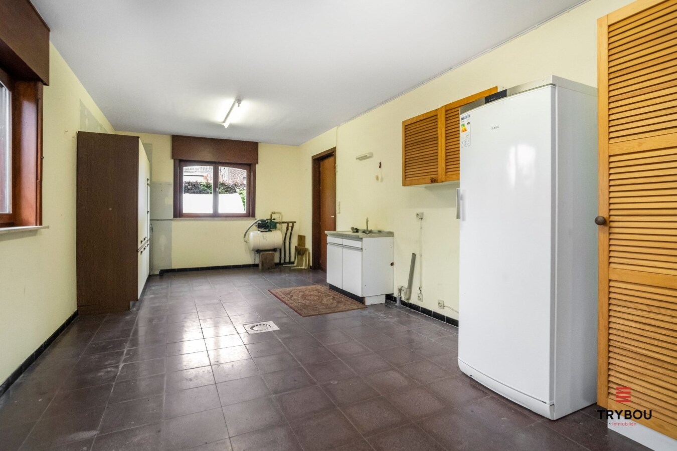 Statige villa, met enorm veel mogelijkheden, te koop in centrum Houthulst. 