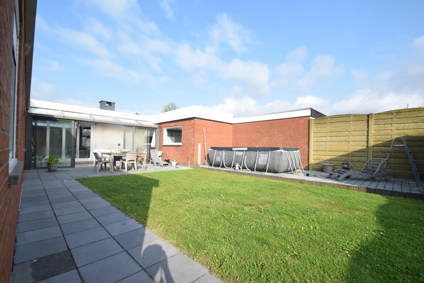 Bijzonder rustig doch goed bereikbare bungalow op 587 m² grond, gelegen tussen kleine en grote ring 