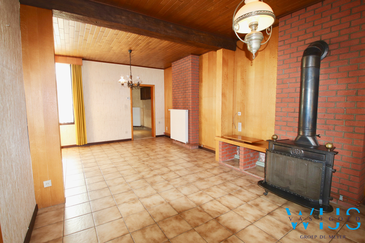 Op te frissen woonhuis op een mooi perceel te Ertvelde ! 