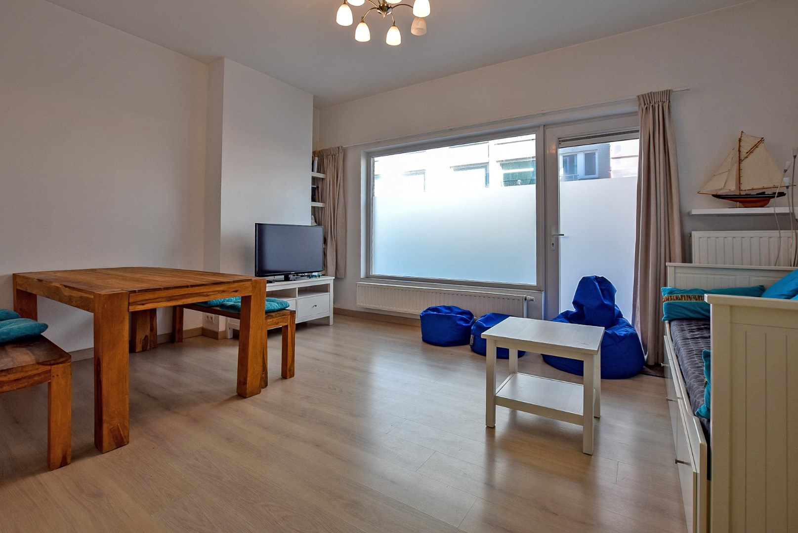 2-slaapkamerappartement met zijdelings zeezicht te Oostduinkerke Bad. 