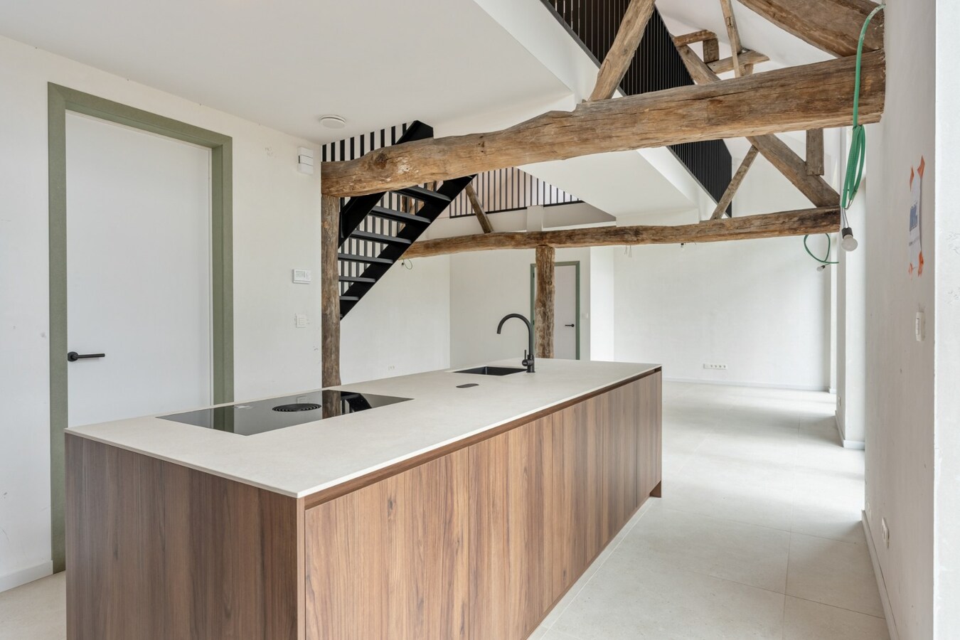 Exclusieve woning in volledig heropgebouwde hoeve op een perceel van 4a60ca! 