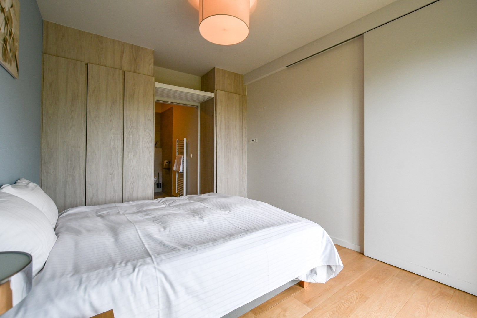 Moderne assistentiewoning met ondergrondse berging en parkeerplaats in De Haan, vlakbij strand, duinen en zee 