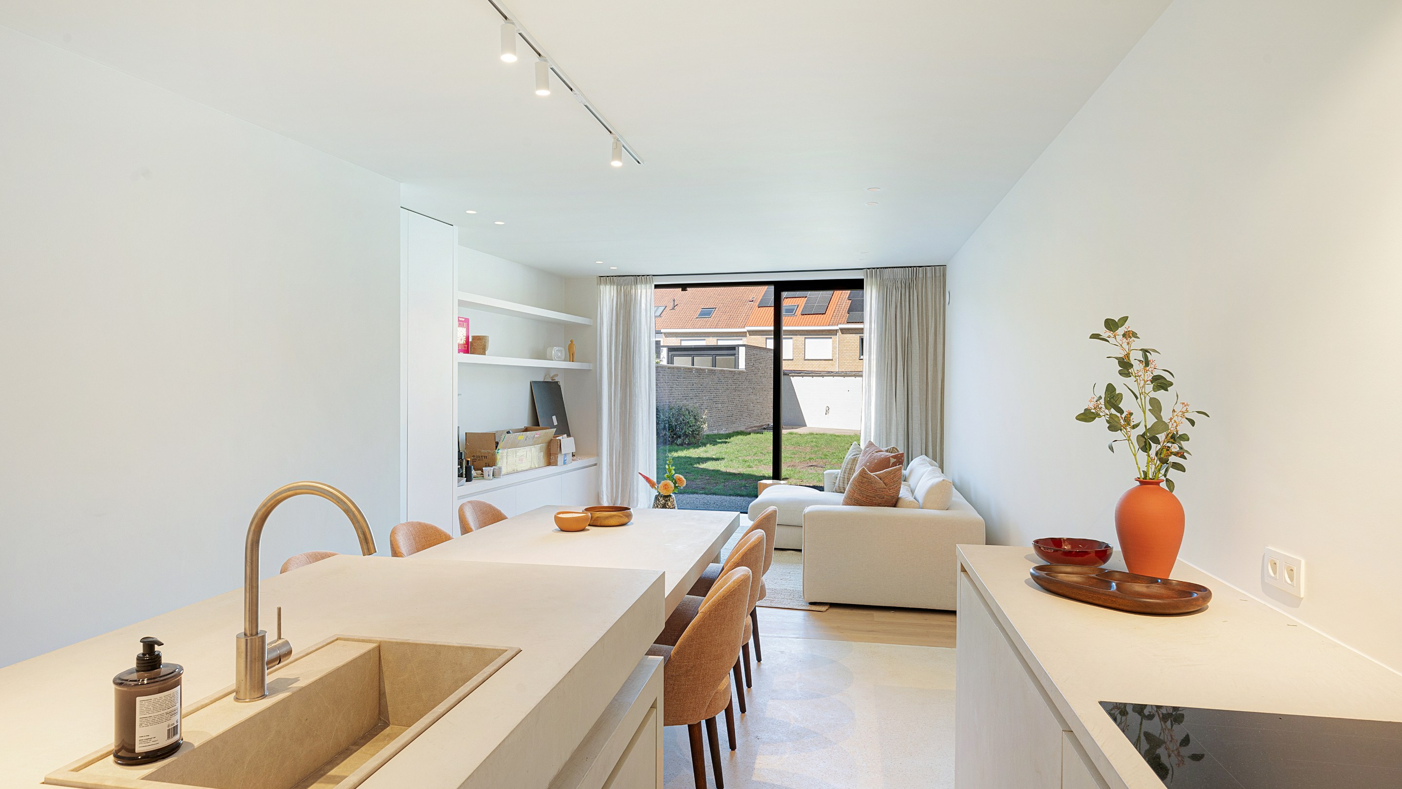 Prachtig afgewerkte nieuwbouwwoning met 4 slaapkamers gelegen in het oude Knokke. 