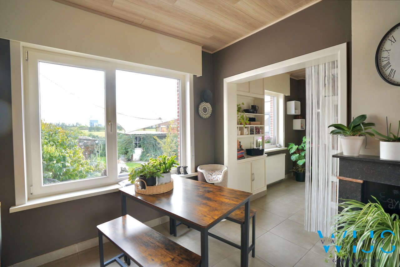 Zeer ruim en stevig woonhuis te Rieme ! 