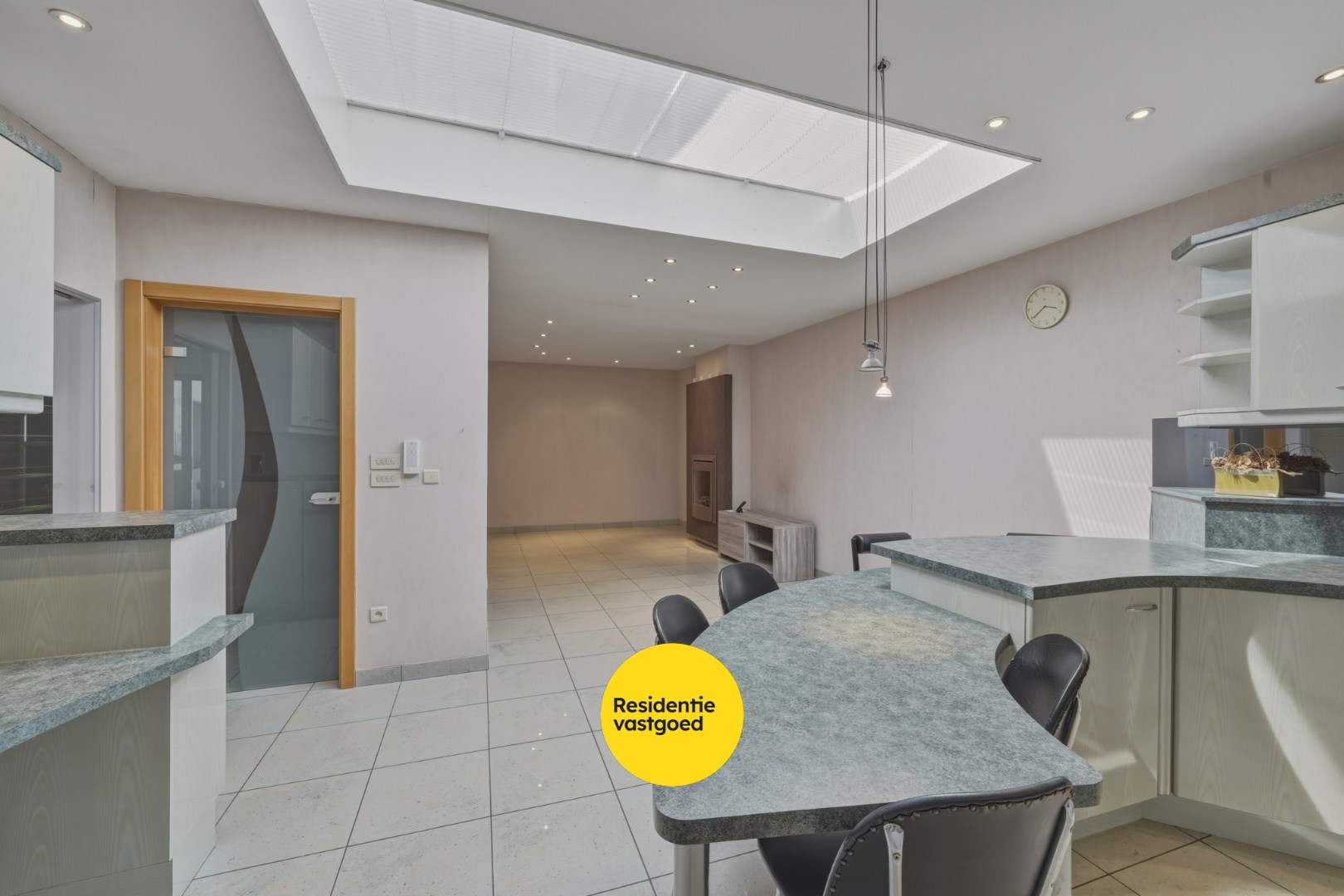 Ruime handelswoning met potentieel te Bredene 