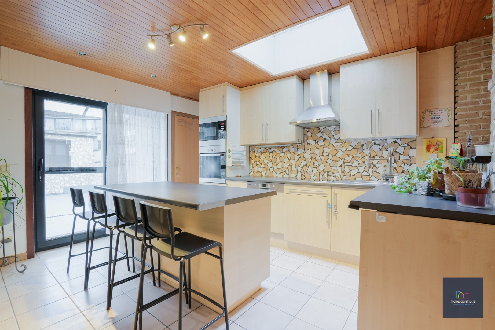 Goedgelegen woning met 2 slpk te Ledeberg. 