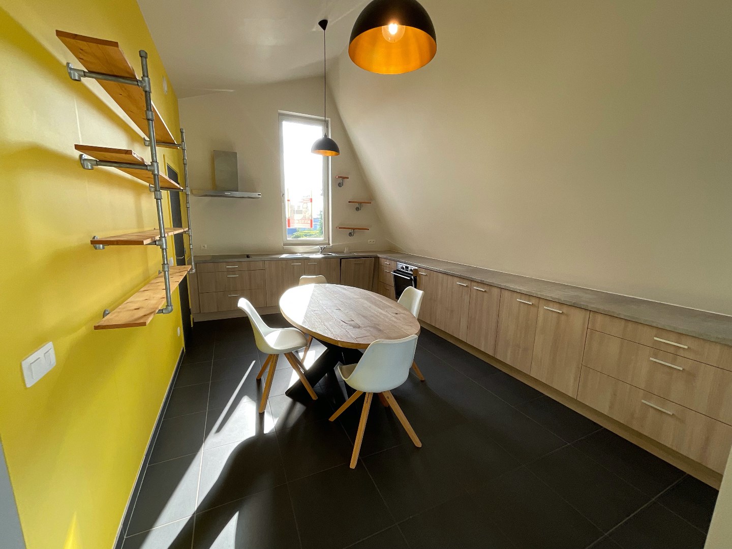 Tweeslaapkamerappartement met terras en autostaanplaats 