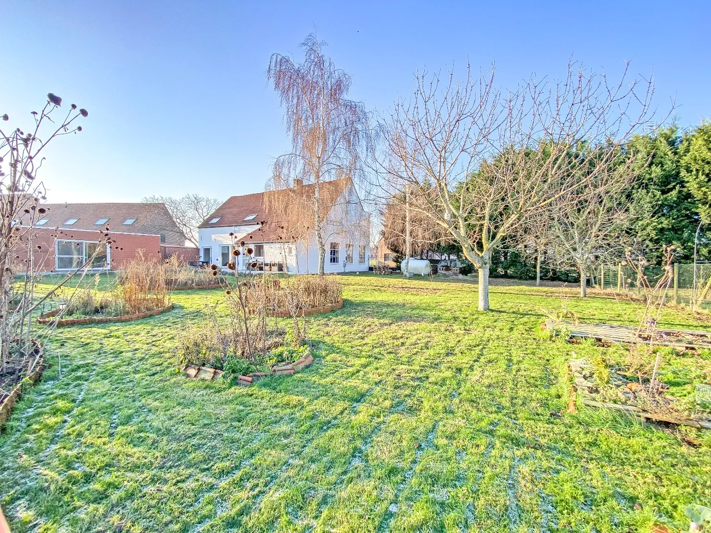 Unieke kans! Ruime en lichtrijke woning gelegen op een prachtig perceel van 1.515 m².