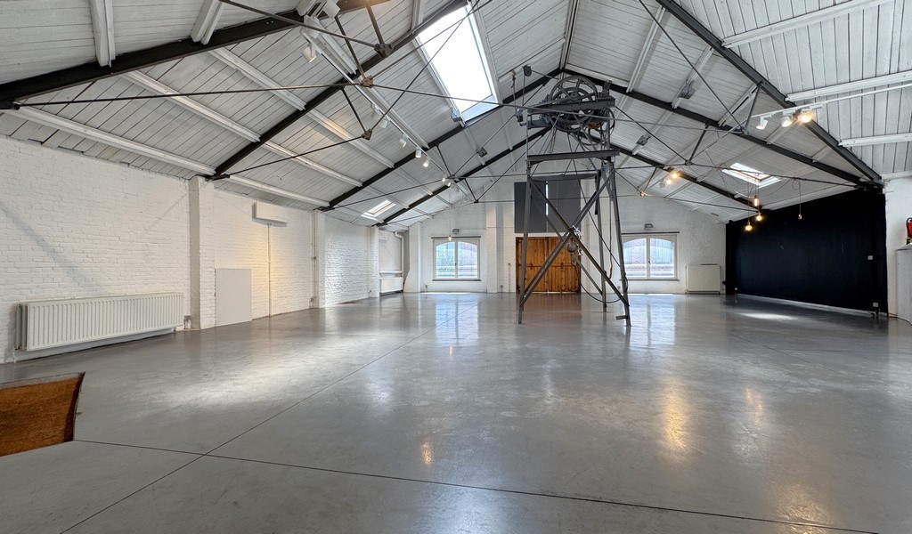Kantoren en showrooms te huur in loftgebouw te Antwerpen