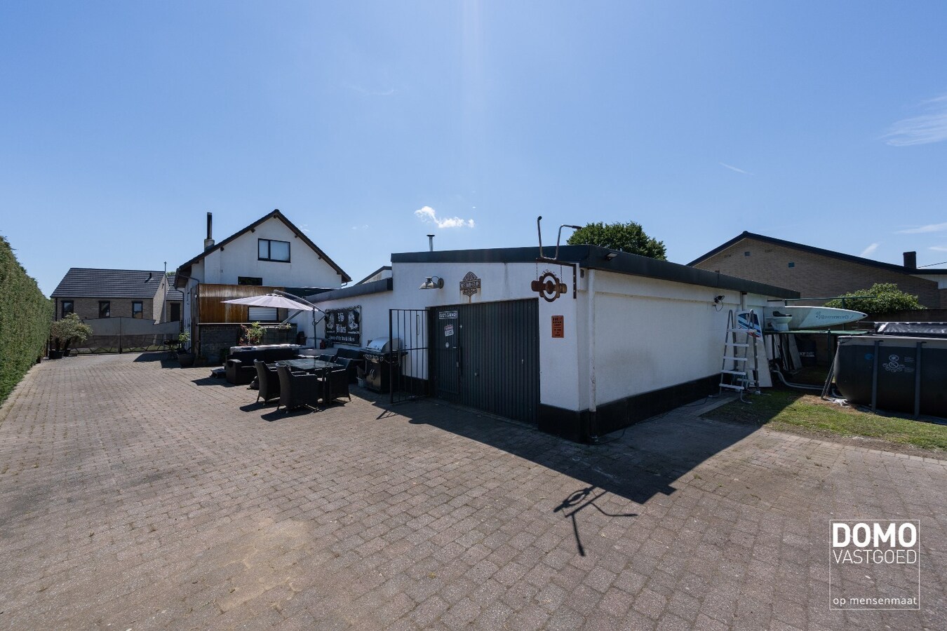 UNIEKE EIGENDOM MET WONING, 2 APPARTEMENTEN EN MAGAZIJNEN OP 13A88CA 