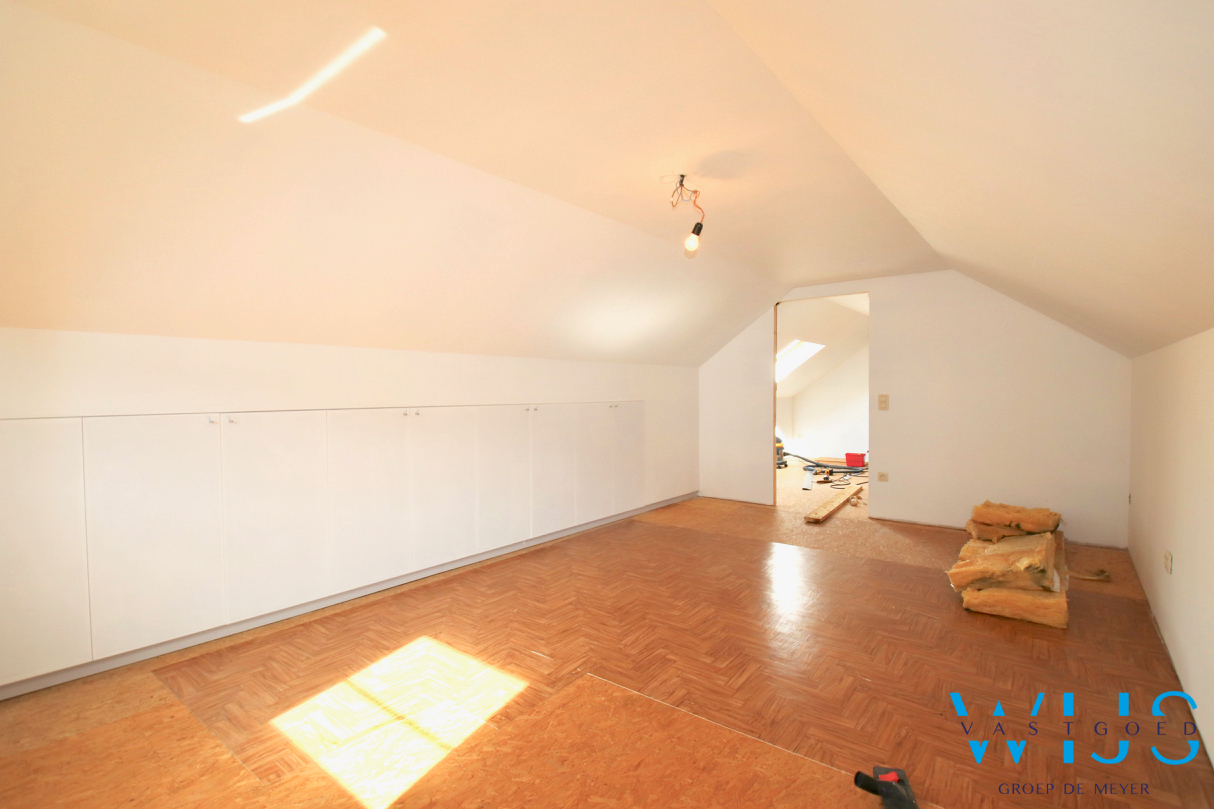 Leuke gezinswoning met 4 slaapkamers &amp; tuin te Oosteeklo ! 