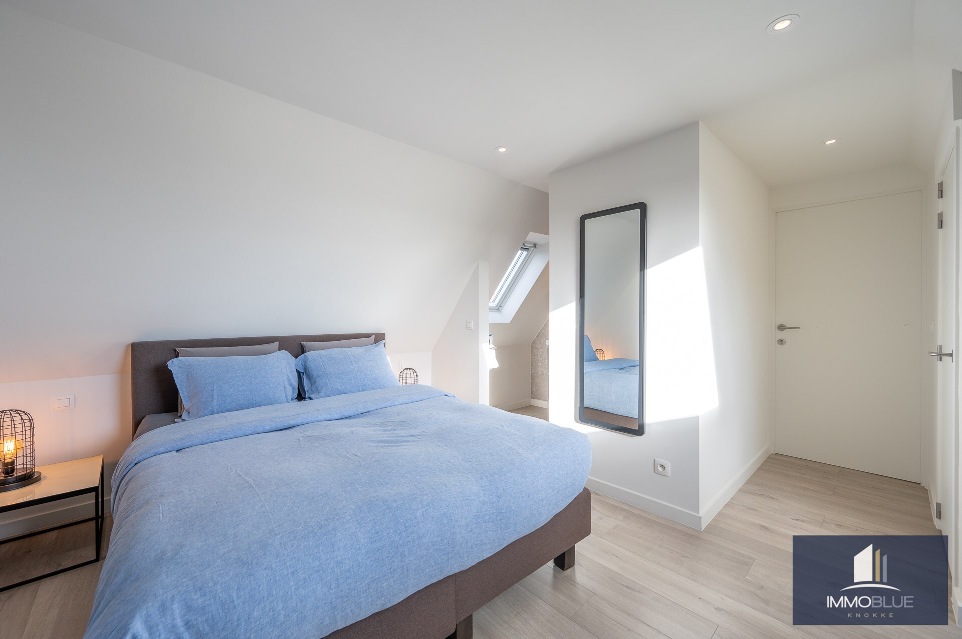 Charmante hoeve met volledig ingericht atelier gelegen op een perceel van ongeveer 5.500 m². 