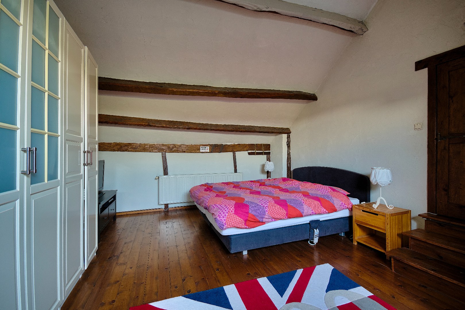 RUSTIG GELEGEN CHARMEHOEVE MET 3 SLAAPKAMERS, GARAGE EN TUIN 