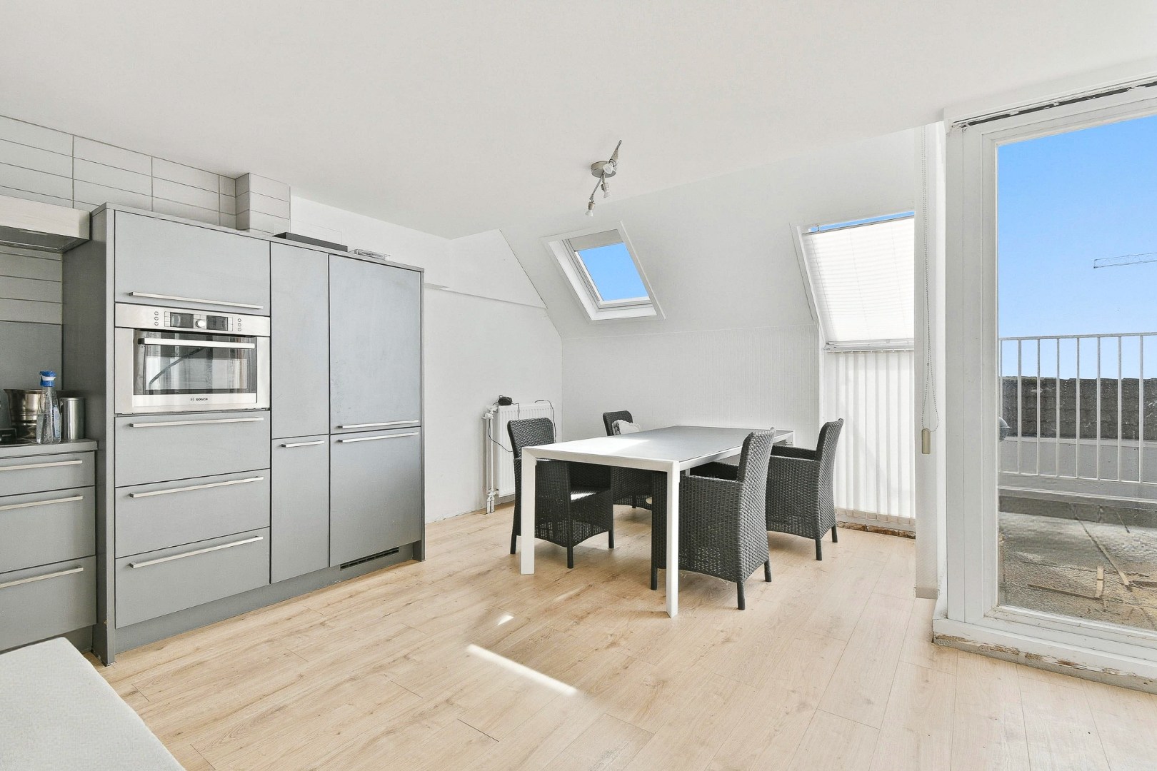 Duplex-appartement met twee ruime slaapkamers en een ruim en intiem terras 