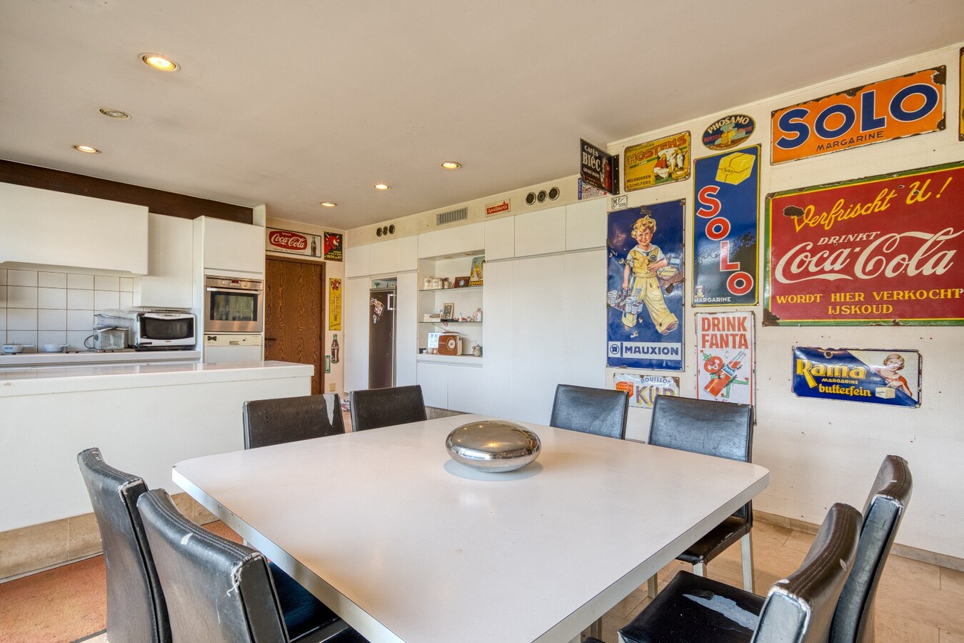 Unieke Villa te Roeselare op 2258m² met 28 zonnepanelen en 432m² bewoonbare oppervlakte! 