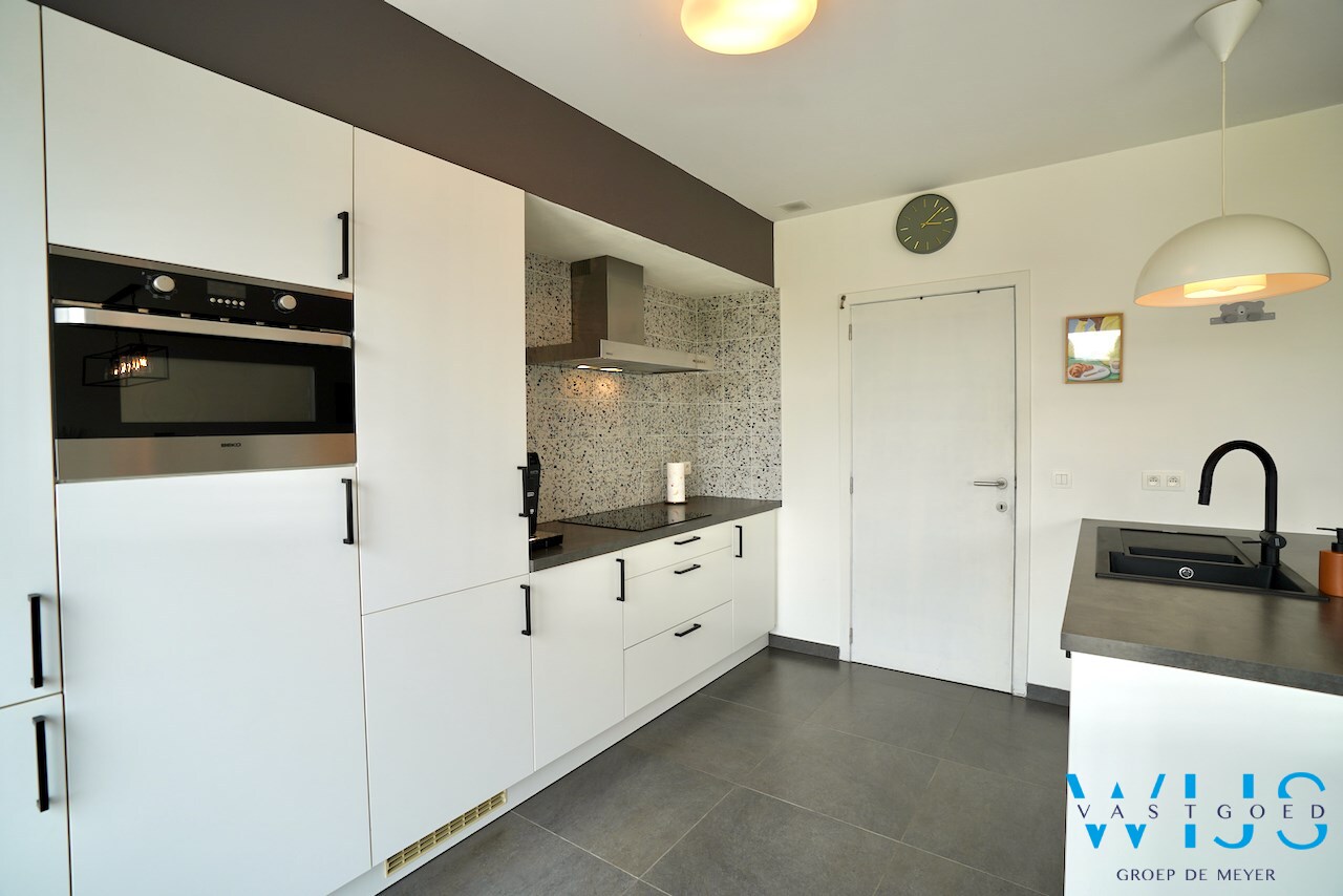 INSTAPKLAAR woonhuis met ZUIDgerichte tuin te Boekhoute ! 