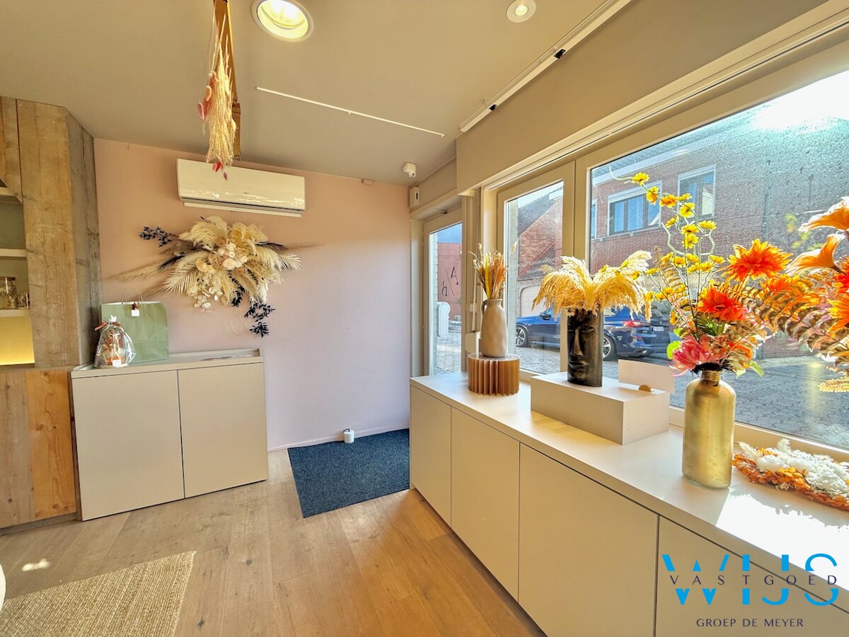 Toffe winkelruimte in centrum Ertvelde ! 