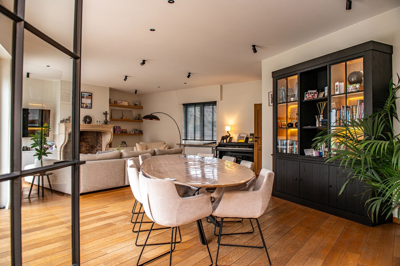 Prachtige landelijke villa met zwemvijver en paardenfaciliteiten 13.459m² 