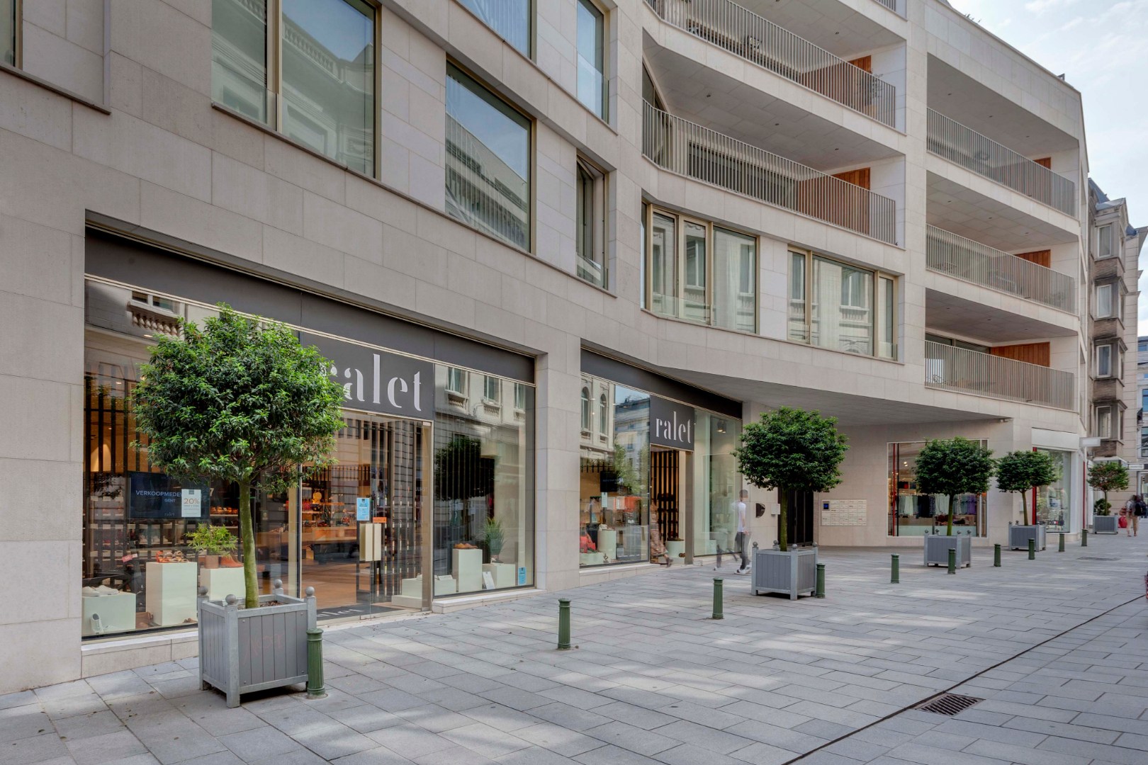 Gemeubeld en luxueus appartement  met parking te Kouterdreef 