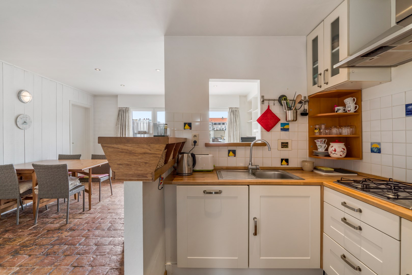 Bemeubeld appartement met 2 slaapkamers en garagebox 