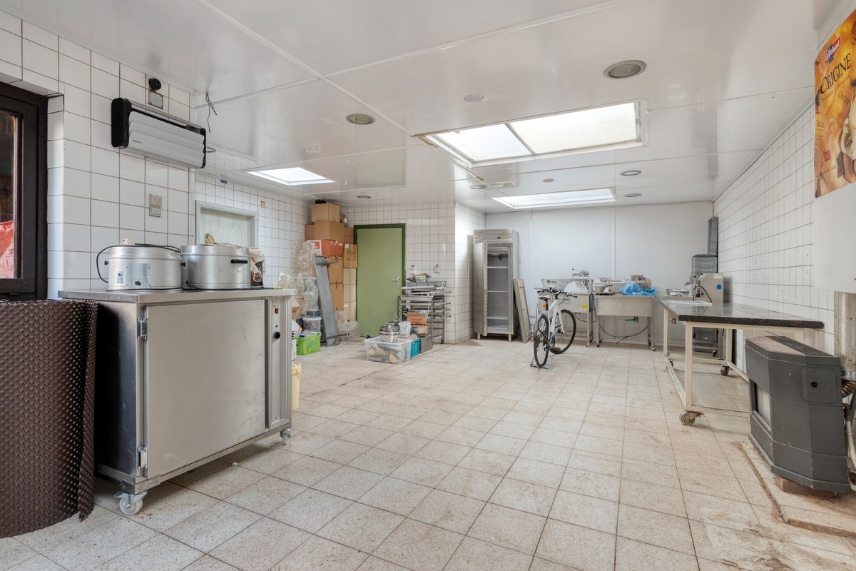 Super gelegen handelspand met garage in Heverlee! - totale oppervlakte +/- 260 m² + kelder van 38m² 