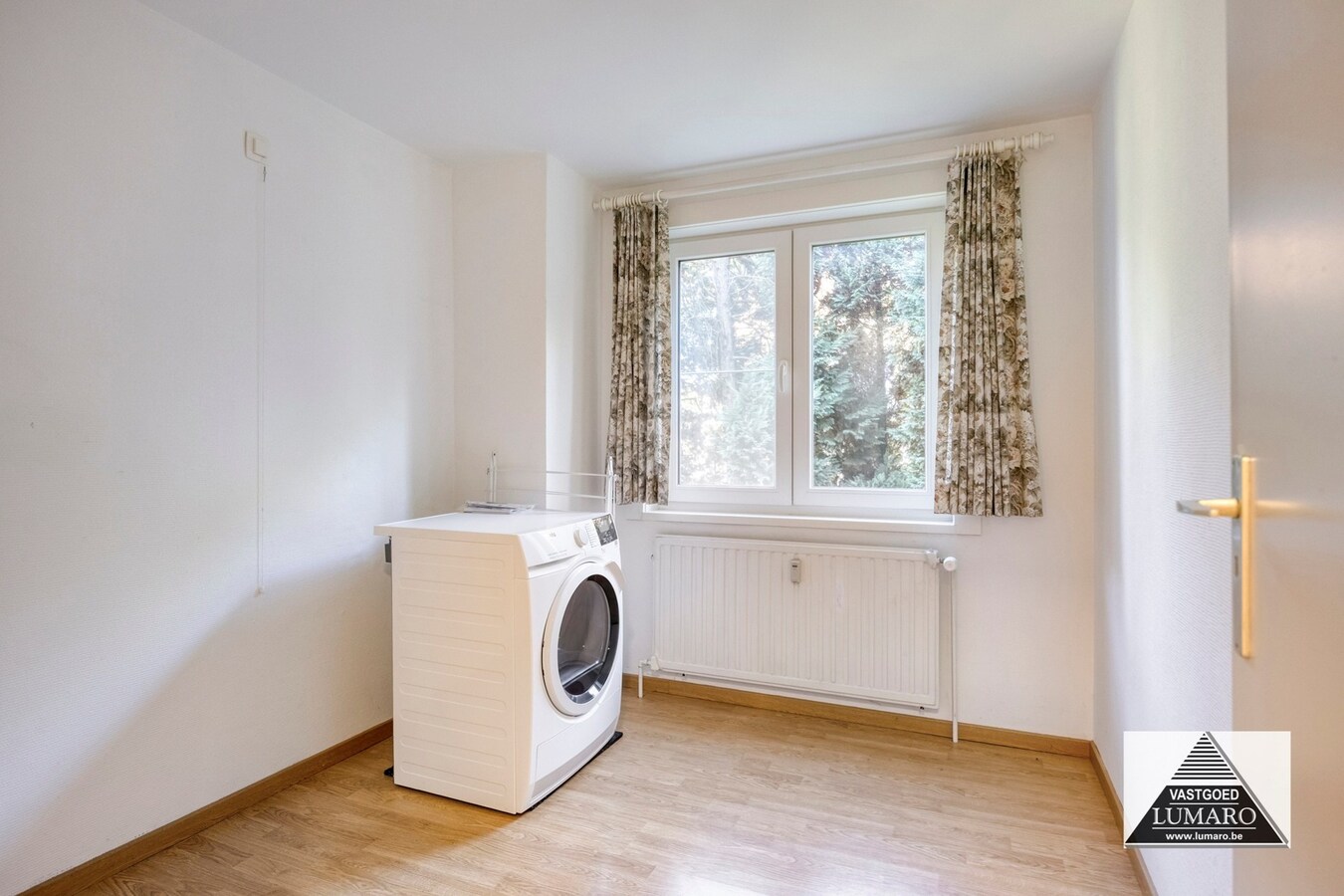 Gelijkvloers appartement met 3 slaapkamers, en ruime garage 