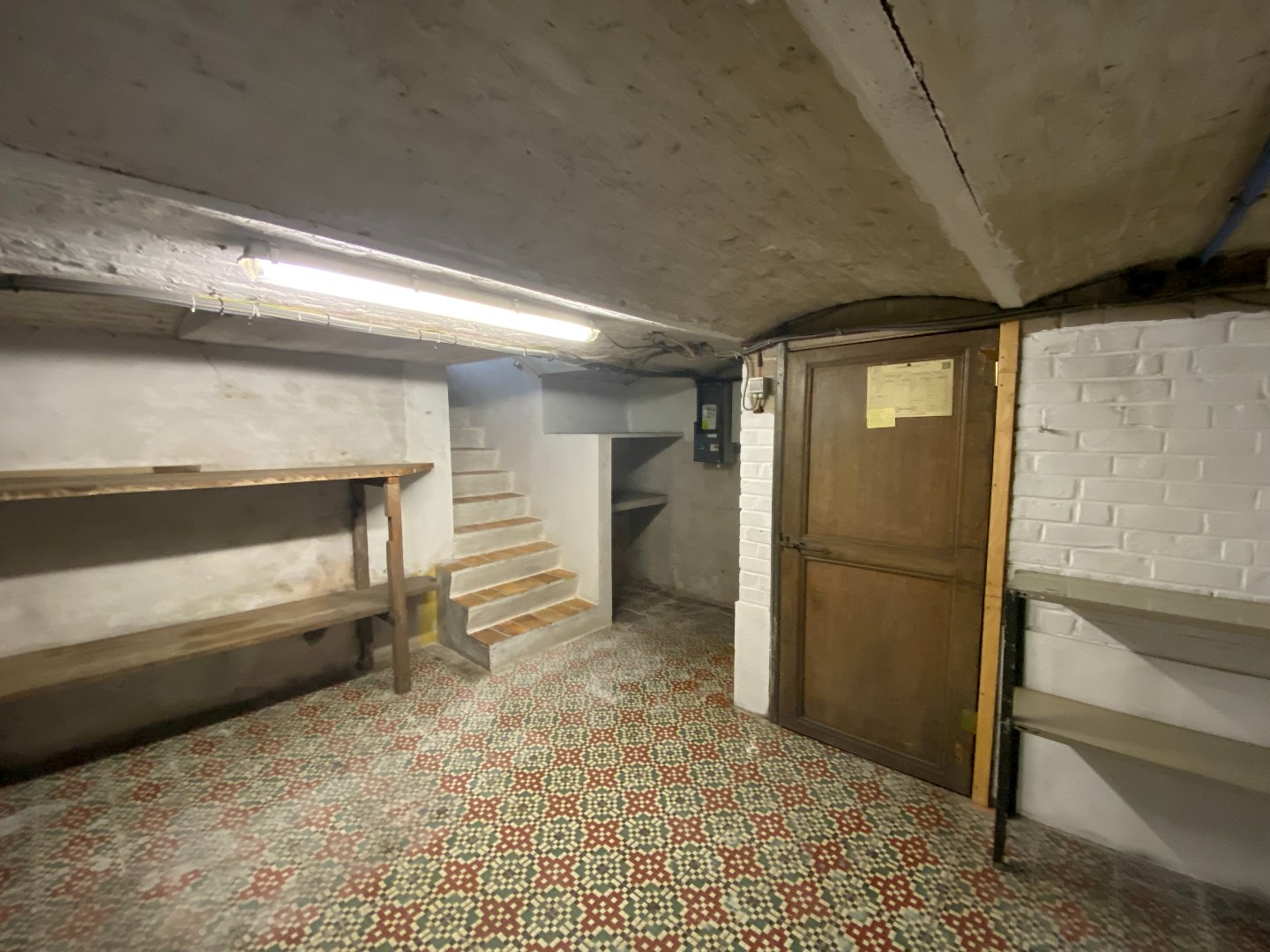 Authentieke burgerwoning met ruime garage en uitweg achteraan! 