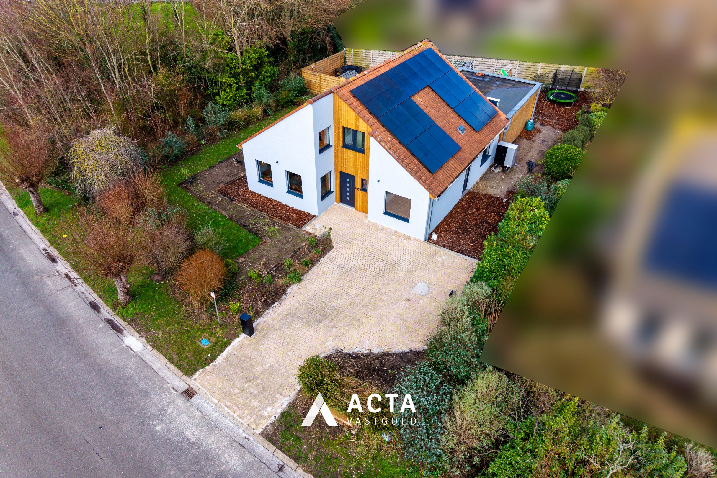 Gerenoveerde villa met vier slaapkamers in de Vicognewijk! 