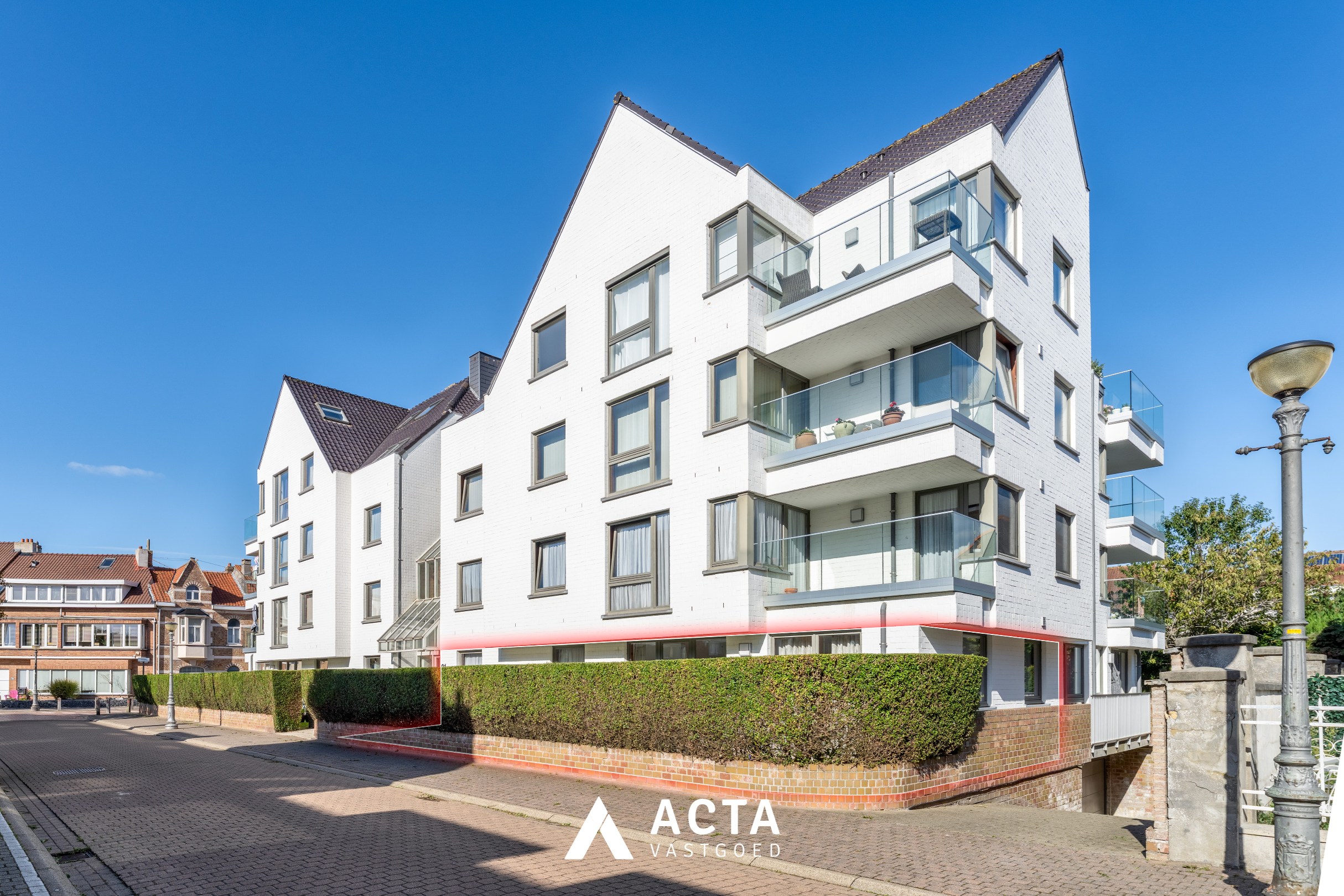 Gelijkvloers 3-slpk-appartement+tuin in Mariakerke 