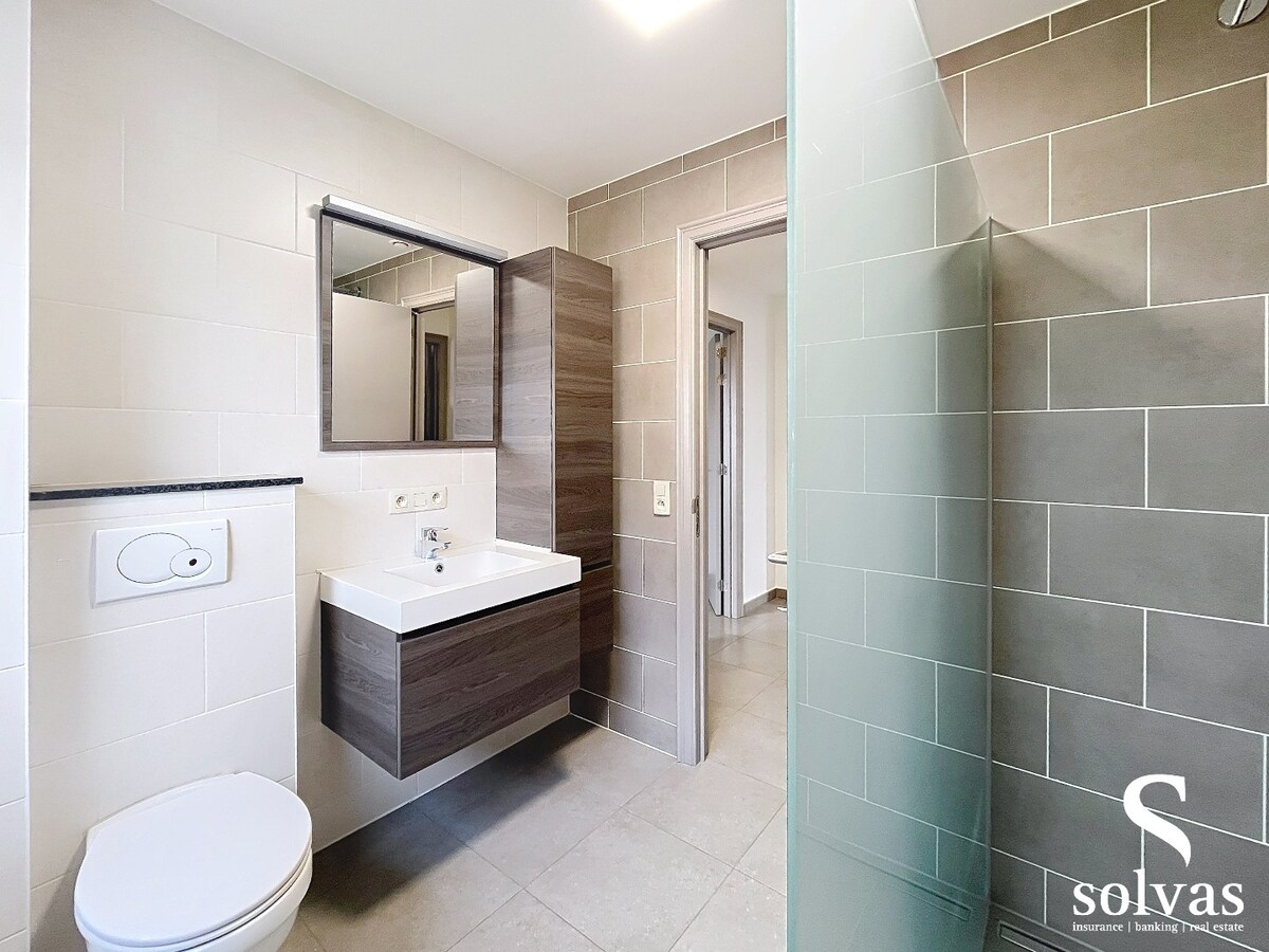 Ruim prachtig appartement met terras, garage en 2 slaapkamers &amp; dressing in Aalter - 125.00m² bewoonbare oppervlakte 