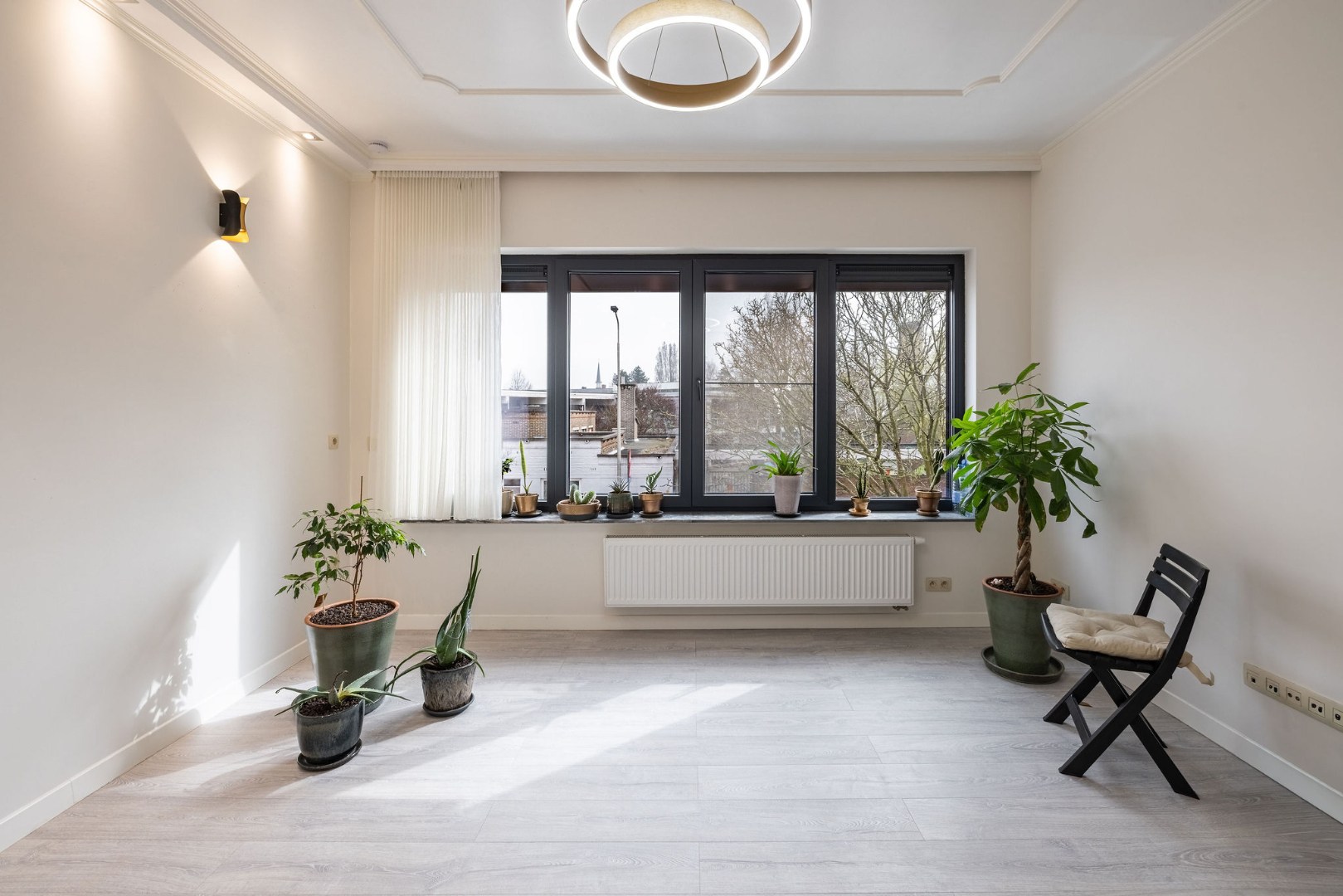 Hoogwaardig gerenoveerde stadswoning met 4 slaapkamers en zuidgericht dakterras 