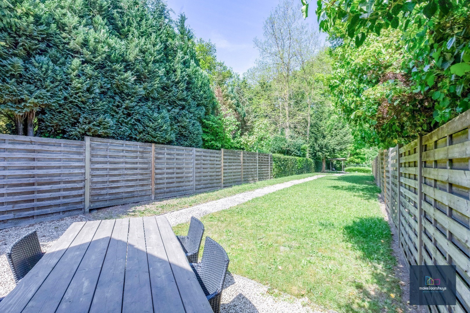 Halfopen bebouwing met zuidertuin en parkeergelegenheid nabij centrum Destelbergen 