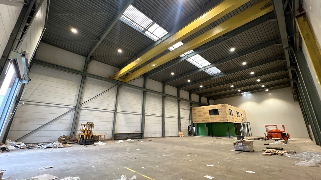 Loods met kantoor te huur in Europark-Noord te Sint-Niklaas