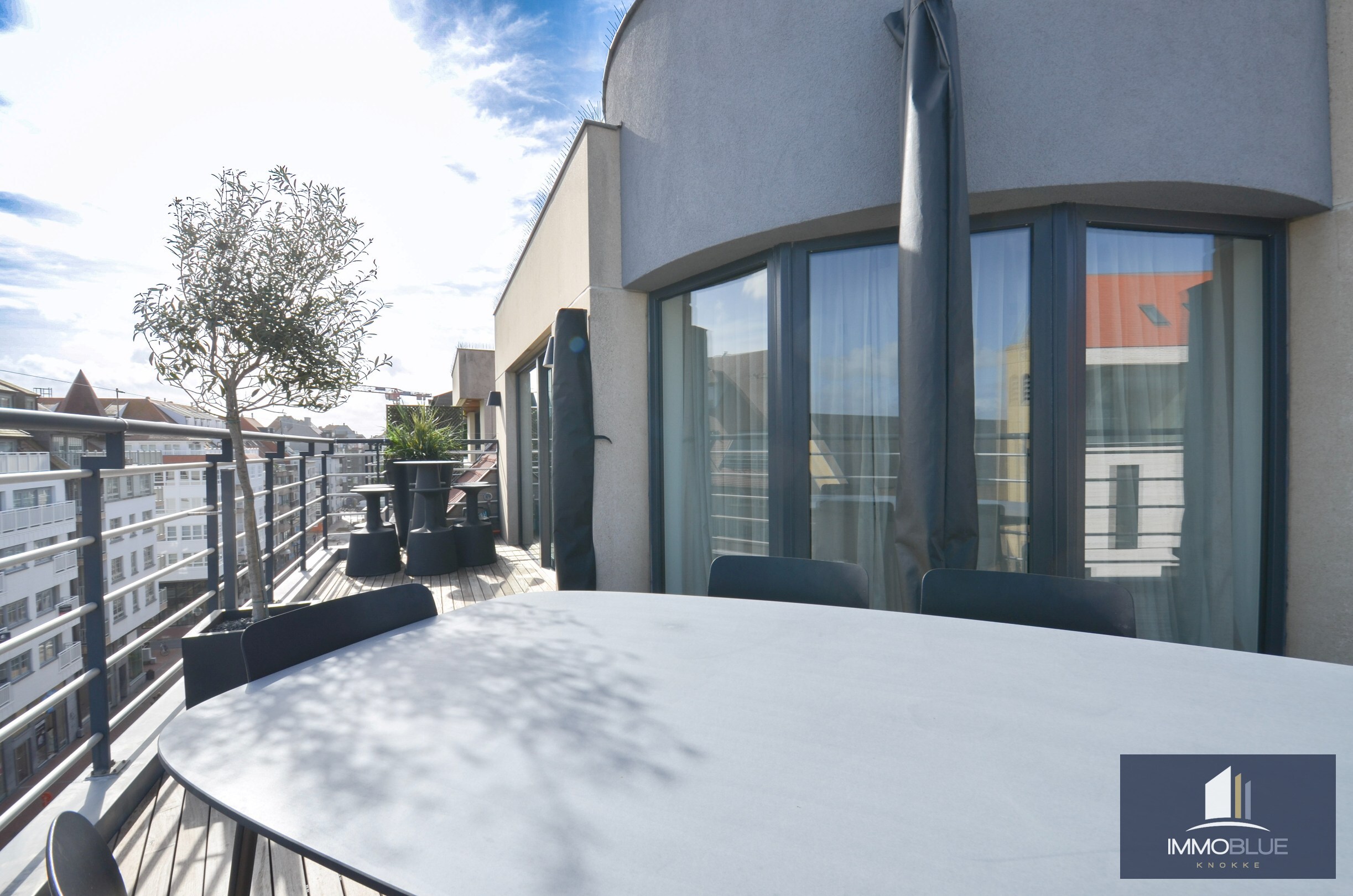 Uniek duplexappartement/penthouse met een weids uitzicht. 