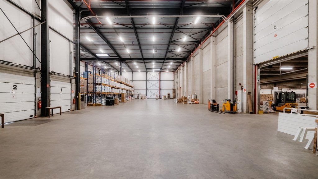 Logistiek bedrijfspand te huur in industriezone Z4 in Asse