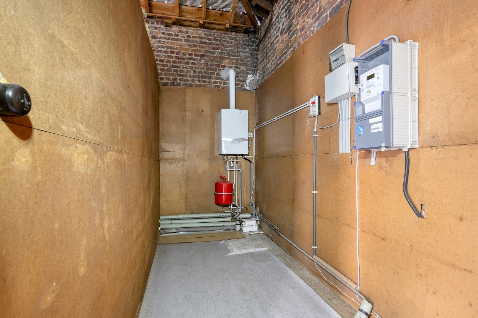 TE RENOVEREN WONING met 2/3/4 slaapkamers en tuin – 1640 SINT-GENESIUS-RODE 