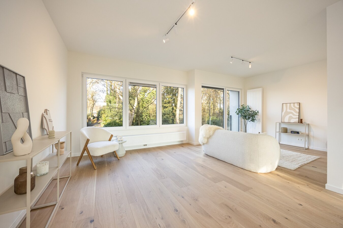 Volledig gerenoveerde HOB op een toplocatie te Brasschaat! 