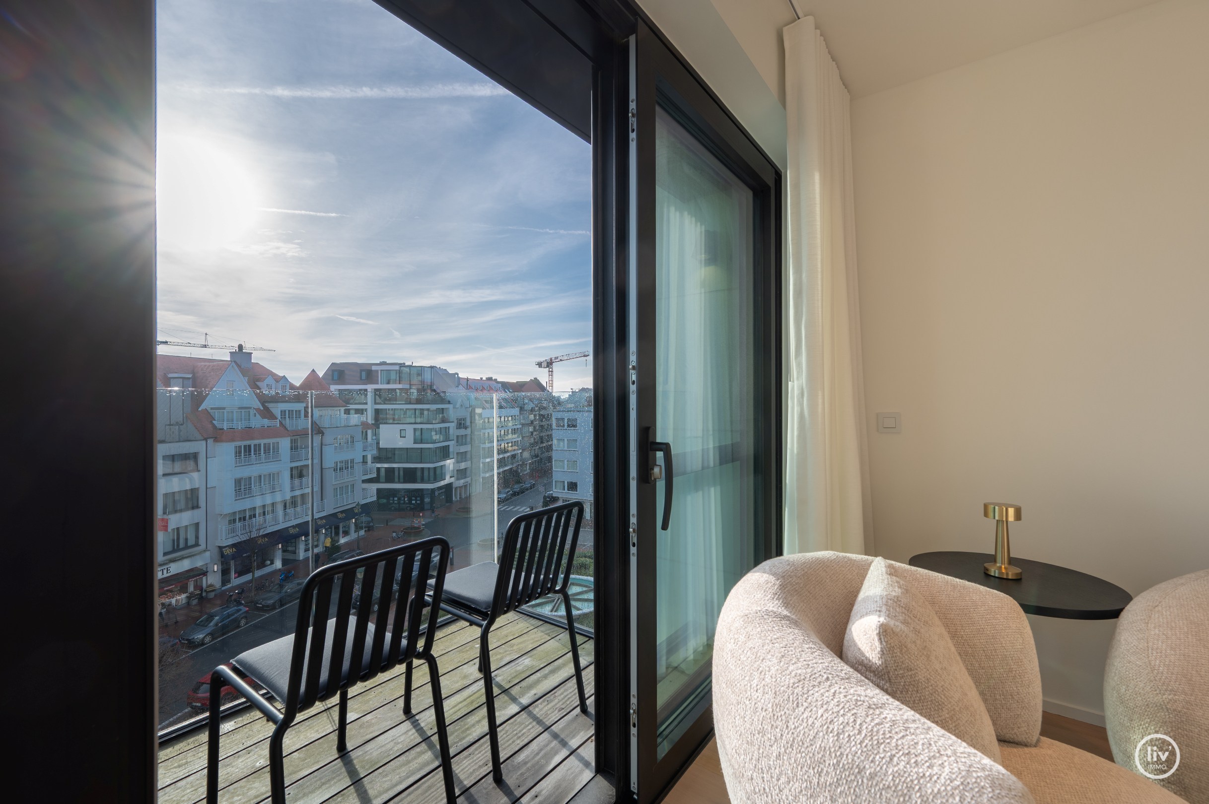 Duurzaam nieuwbouwappartement voorzien van een topafwerking &amp; een open zicht op het Driehoeksplein. 