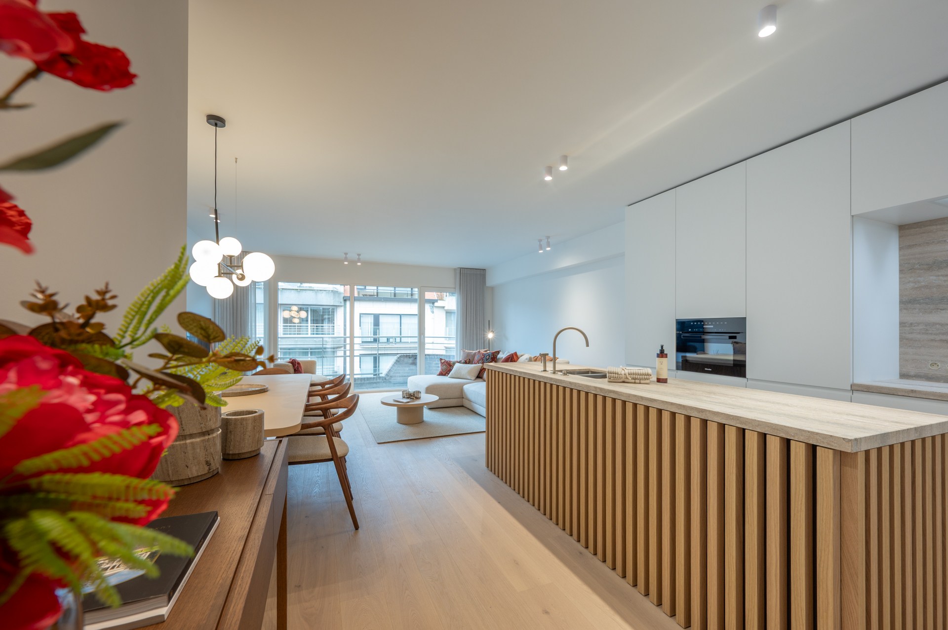 Exclusief gerenoveerd appartement met 3 slaapkamers te koop vlak bij het Albertstrand en het Rubensplein 