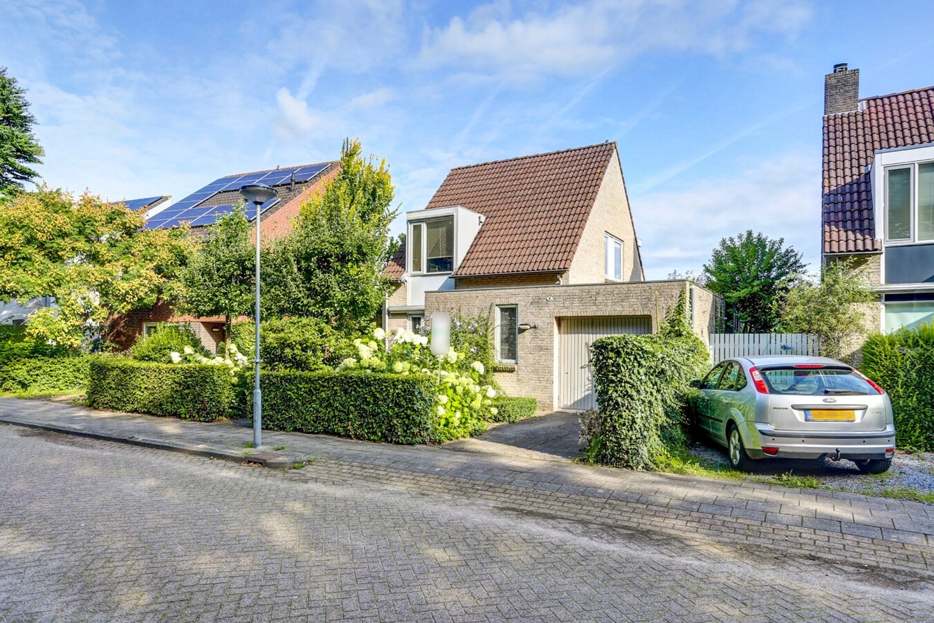 Vrijstaande semi-bungalow 