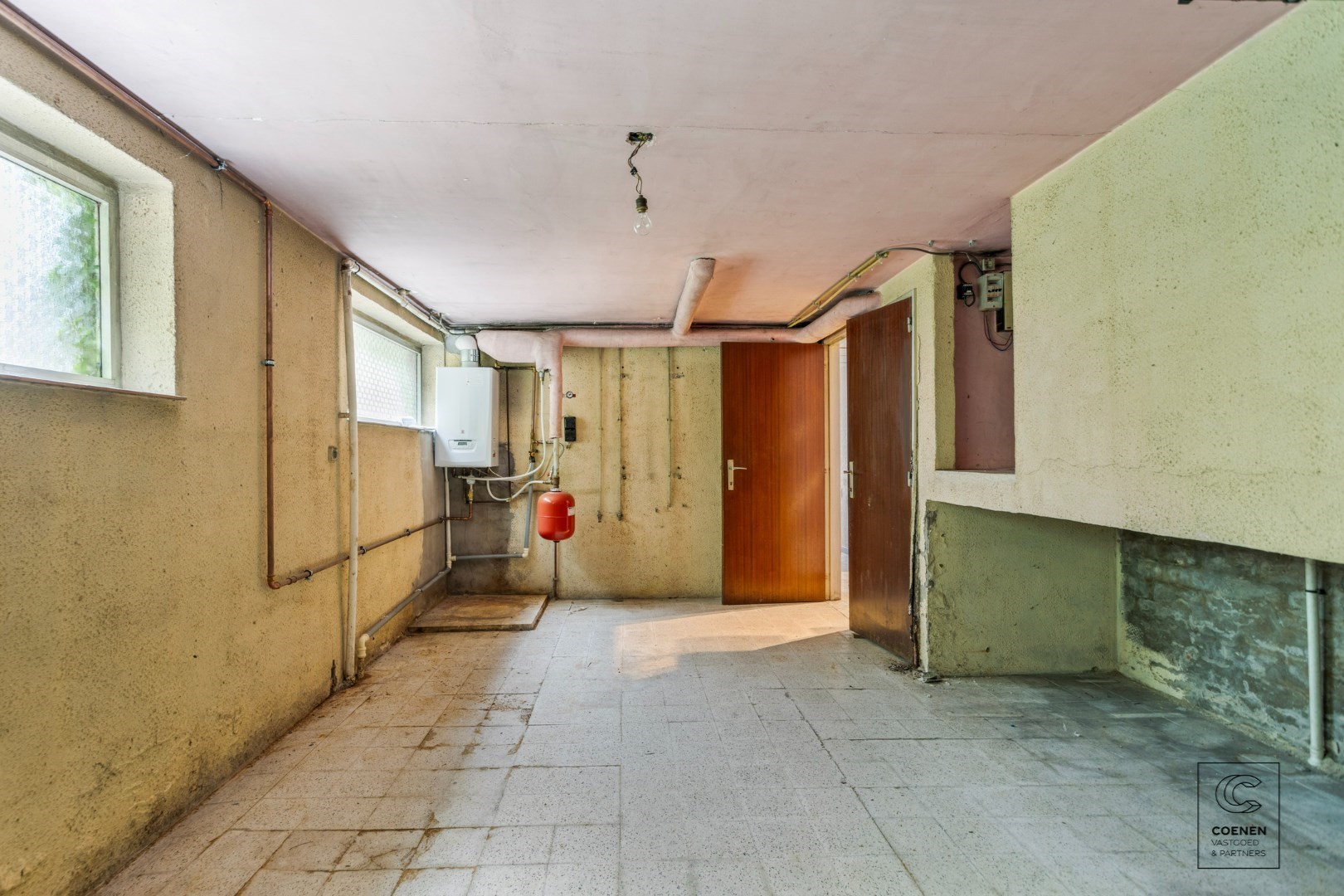 Unieke kans in Westmalle: te renoveren woning met 4 à 5 slpk' s, 236 m² bew. opp. op perceel van 3.990 m²! 