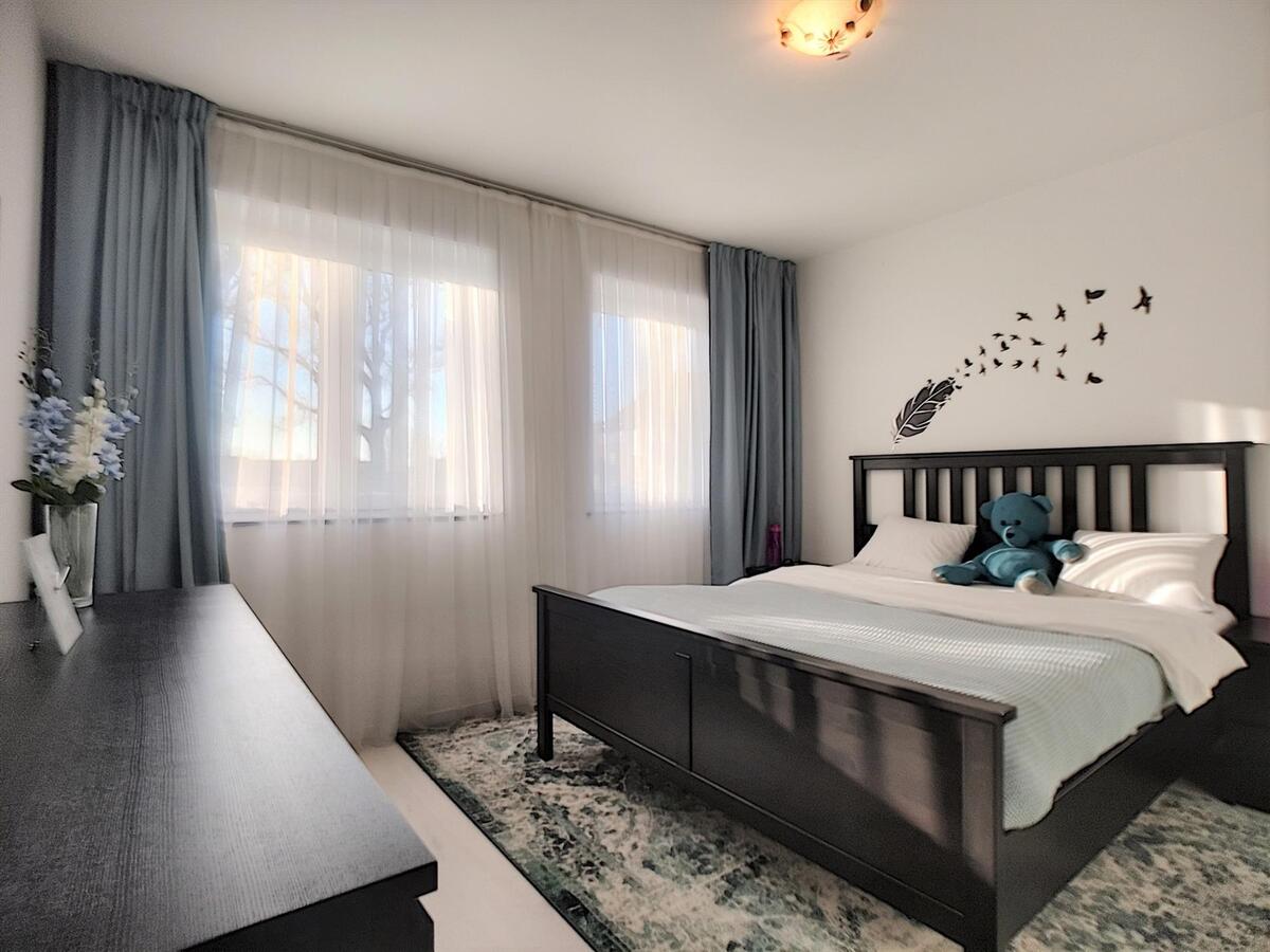 Gezinswoning met drie slaapkamers, terras en uitweg achteraan - Zwankendamme 