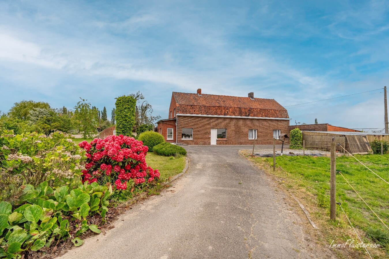 Te renoveren woning met bijgebouw en weiland op ca. 4813 m² 