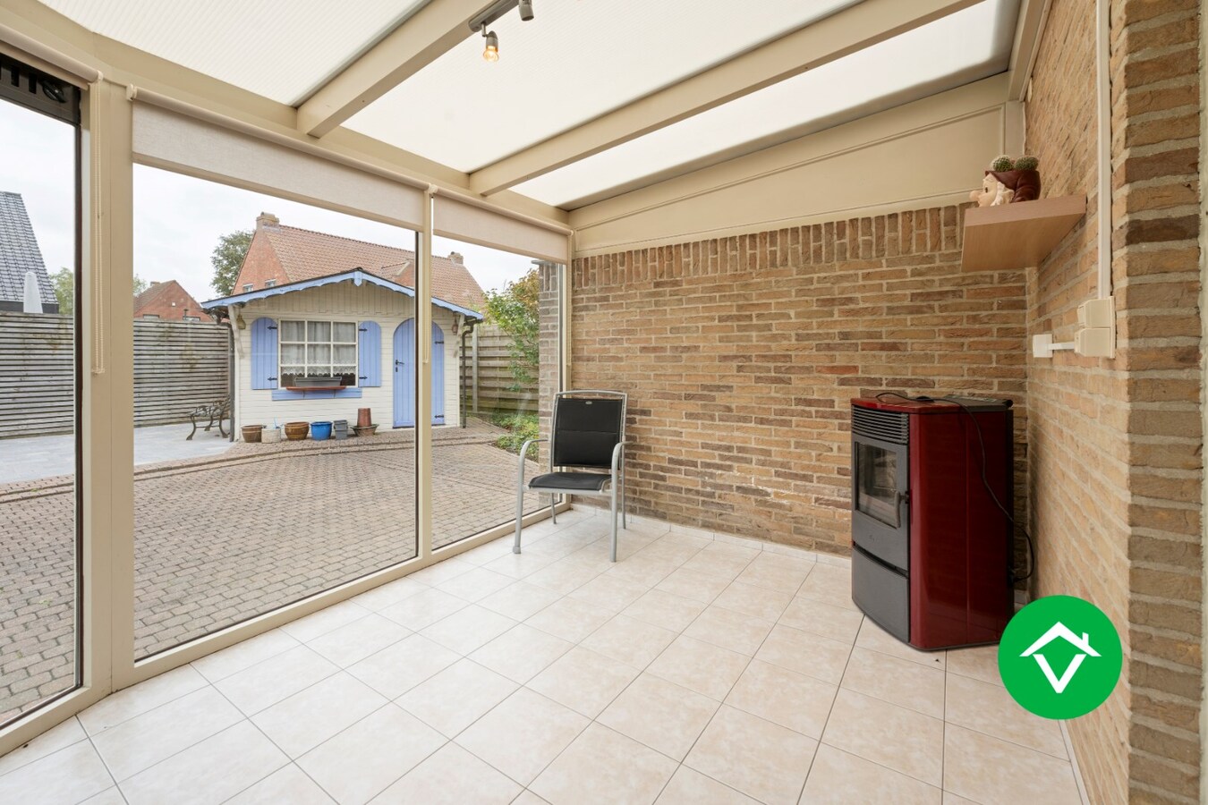 Kloeke woning met 4 slaapkamers in een woonwijk te Ichtegem. 