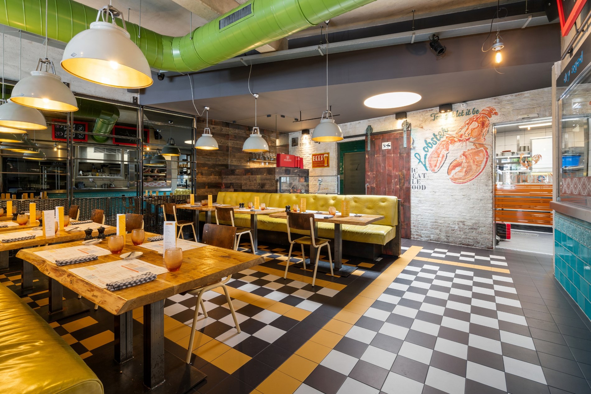 Magnifique local commercial fini (°2015), aménagé en restaurant équipé de toutes les technologies récentes et en excellent état, situé au centre de Knokke, à proximité de l'avenue Lippens et du marché 